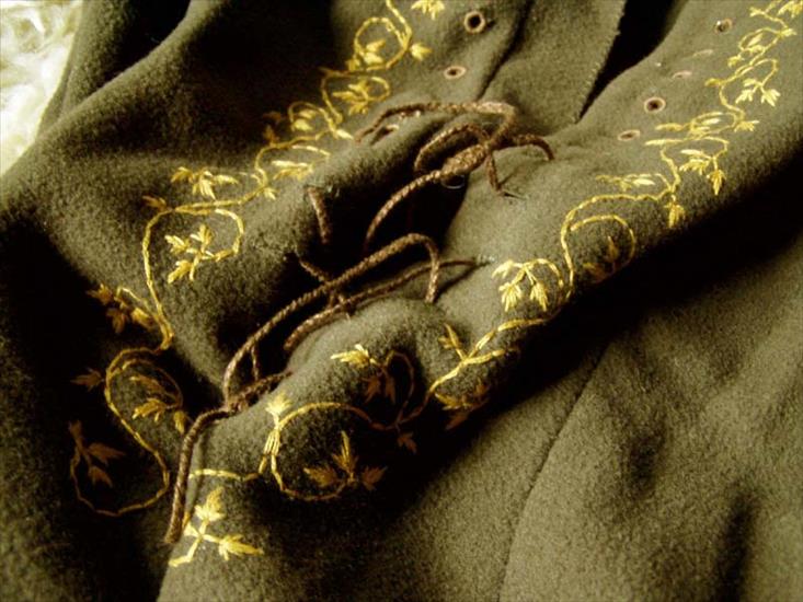 ubiory średniowieczne różne - haft wykończeniowy.jpg